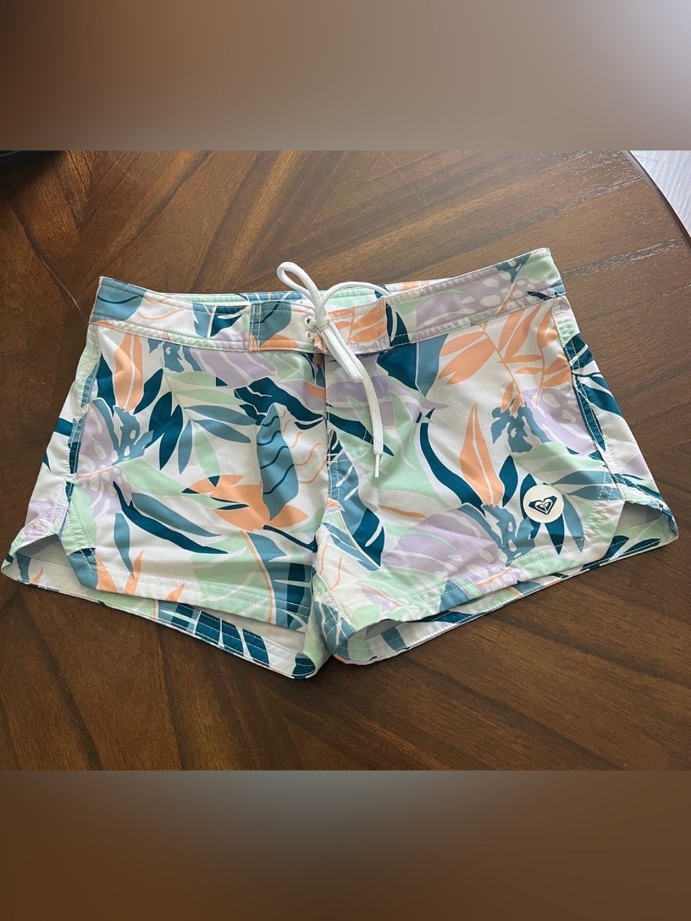 Roxy Board Shorts Size Small (2/4)